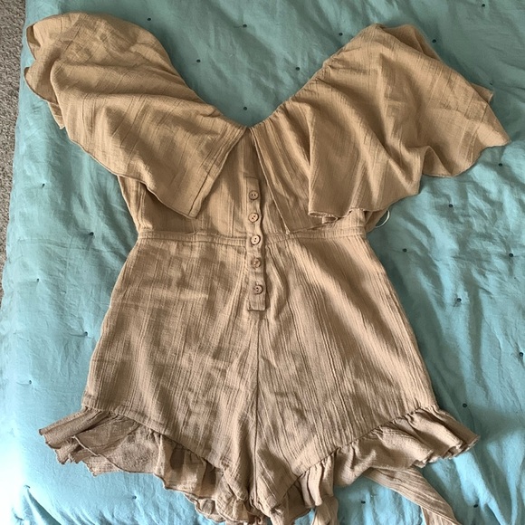 Free People Gretchen tan flutter sleeve romper - Picture 4 of 8